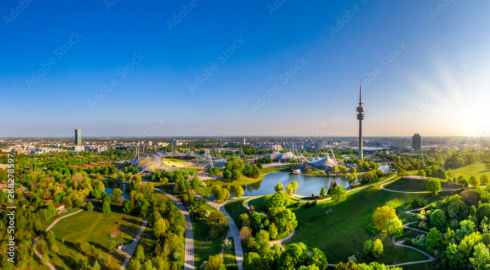 Obraz premium Park Olimpijski w Monachium, Bawaria, Niemcy