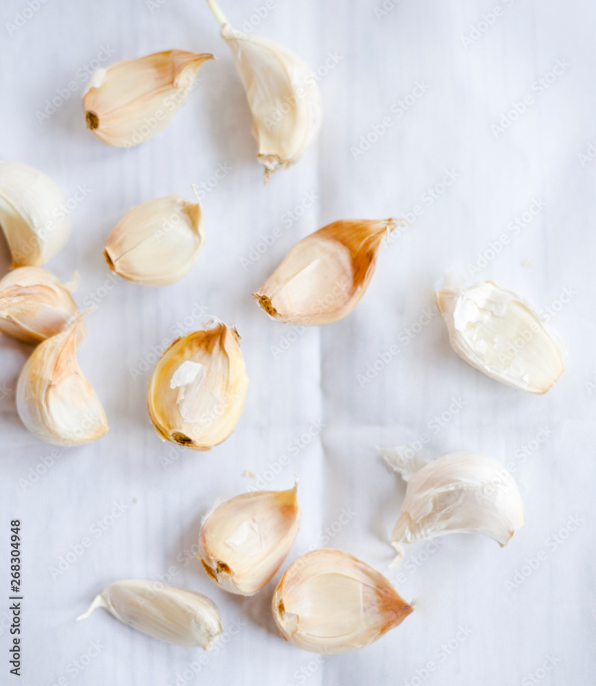 Garlic Cloves Peels White Tablecloth Garlic Cloves Peels White Tablecloth