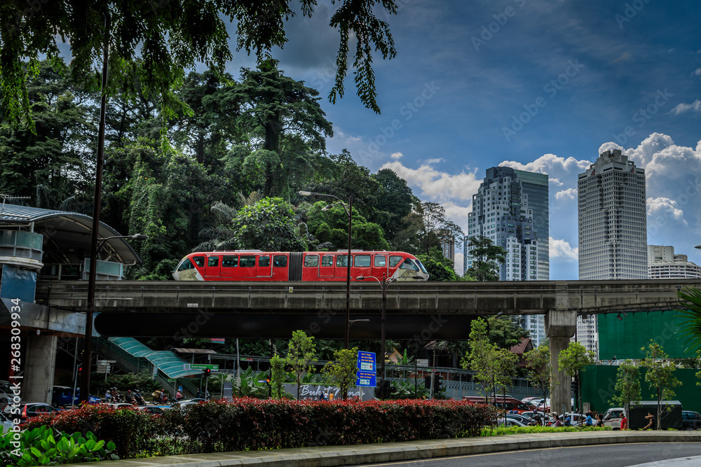 Obraz premium Monorail, Stadtbahn mit Skyline, Kuala Lumpur Malaysia