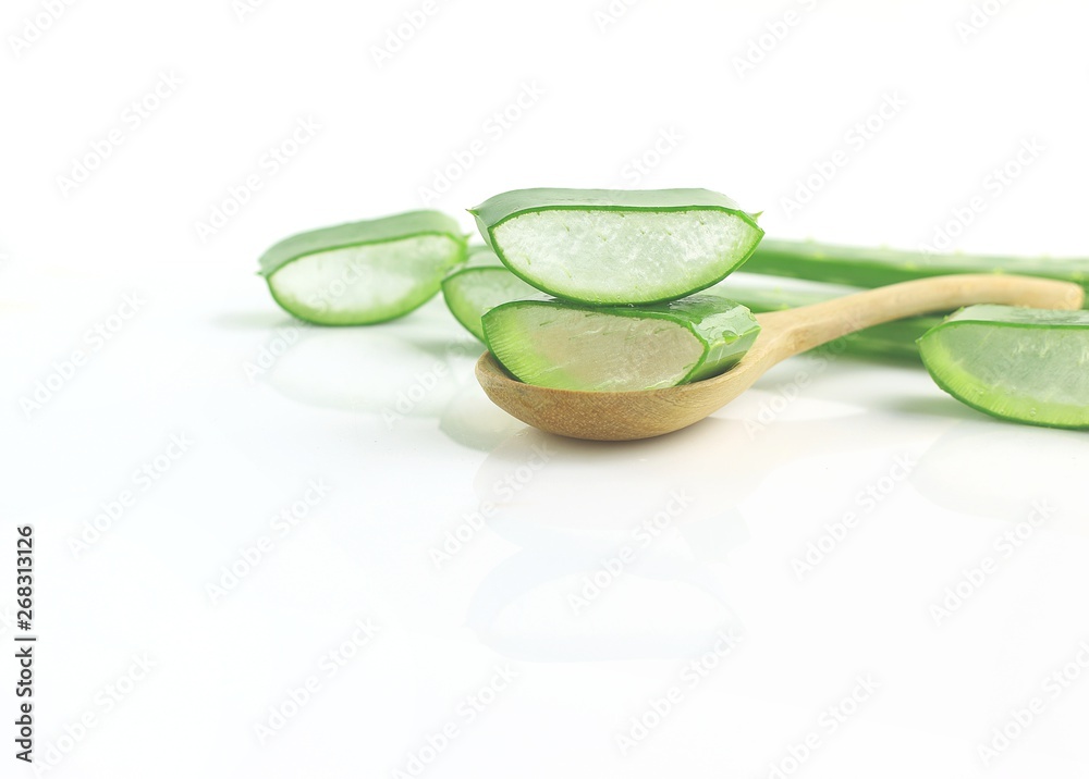 Φωτογραφία Group of aloe vera on spoon herbal medicine for skin and hair on wooden backgrou