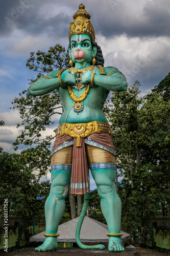 Große grüne hinduistische Statue von Gott Hanuman in den Batu-Höhlen, Kuala Lumpur, Malaysia
