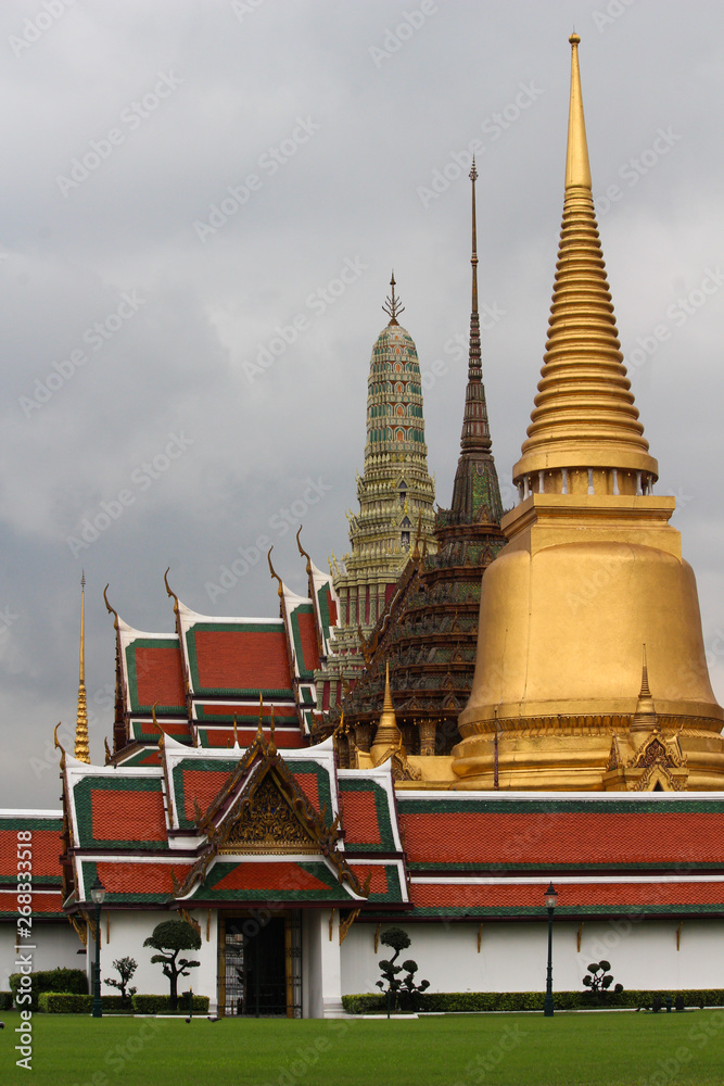 Fototapeta premium Grand palace at Bangkok City, Thailand 