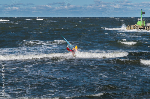 Obraz na płótnie Windsurfing na Bałtyku w salonie