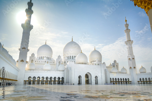 Amazing view of Sheikh Zayed Grand Mosque, one of the most impressive contemporary mosques in the world.