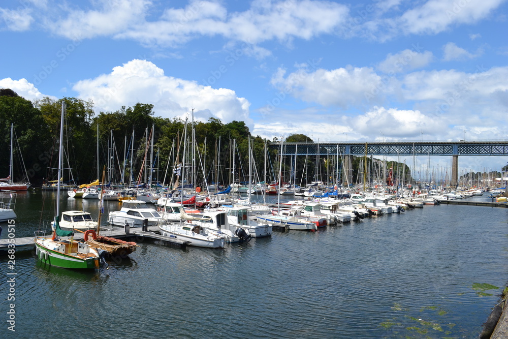 Bateaux dans le port de Douarnenez dans le Finistère, Bretagne, France