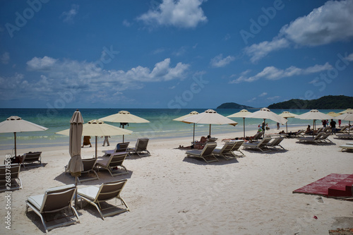 Fototapeta Naklejka Na Ścianę i Meble -  Phu Quoc island, Vietnam: Sunbeds and parasols on beautiful Sao beach with white sand and palm trees