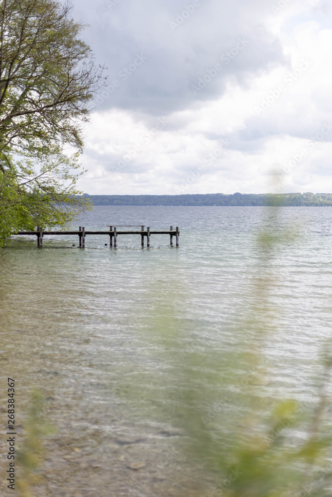 Einsamer Steg am Starnberger See