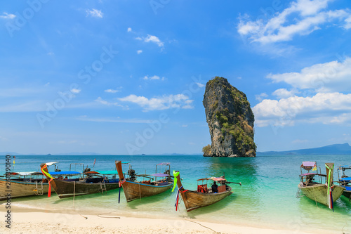 Fototapeta Naklejka Na Ścianę i Meble -  Beautiful crystal clear turquoise blue sea and boats at Ko Poda Island, Ao Phra Nang bay, Krabi, Thailand