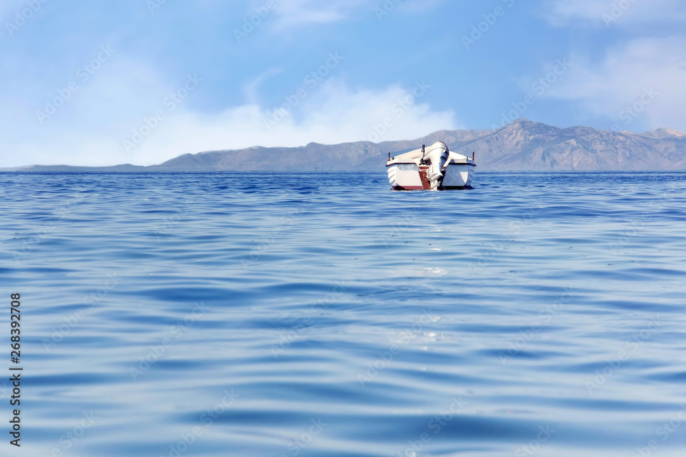 Naklejka premium White motor boat floating over the calm blue sea