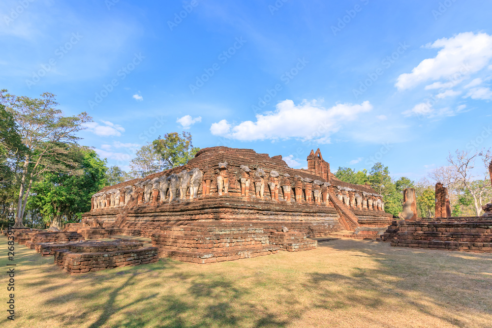 Wat Chang Rob temple in Kamphaeng Phet Historical Park, UNESCO World Heritage site