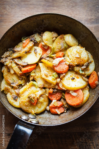 Vegetables with bacon, onion, mushrooms & potatoes 
