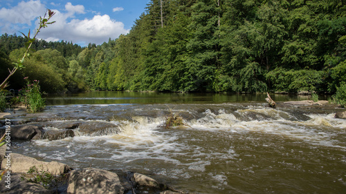 Sommerliche Flusslandschaft im Waldviertel, Österreich