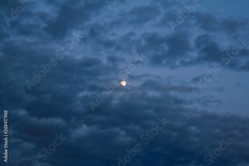 The sky with dark clouds illuminated by the setting sun © Anatoliy