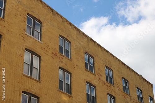 Vacant brick apartment building in urban neighborhood  © Alex