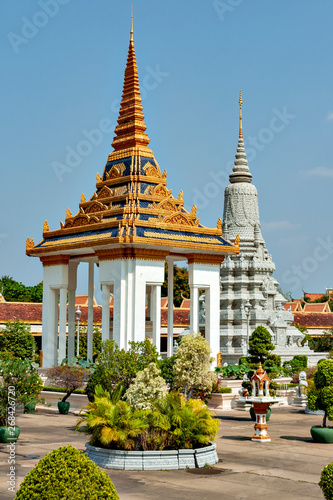 Phnom Penh Royal Palace in Cambodia © Kazu