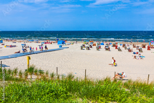 Сrowded Baltic beach on Usedom island in Swinoujscie resort, Poland. It borders the German seaside resort of Ahlbeck, both are freely connected by 12km of beach promenade © katatonia