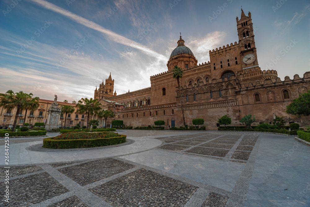 La Cattedrale di Palermo al crepuscolo, Italia