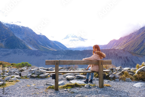 Obraz na płótnie Tourist at panoramic view of Mount cook at View point on Hooker Valley Track lan