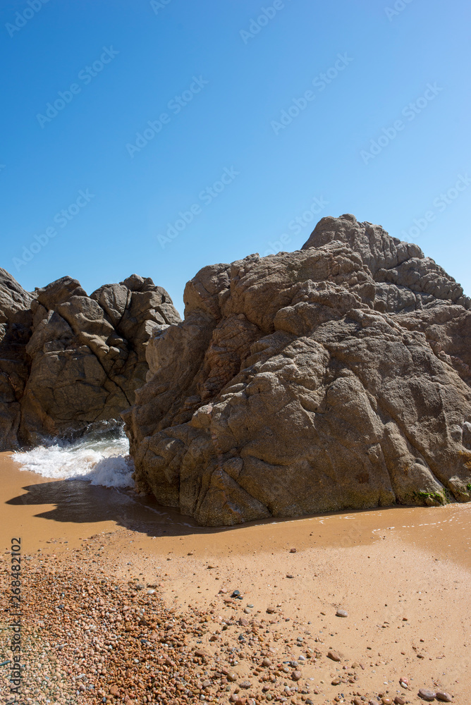 The creek llorell by the way of round, Tossa de mar