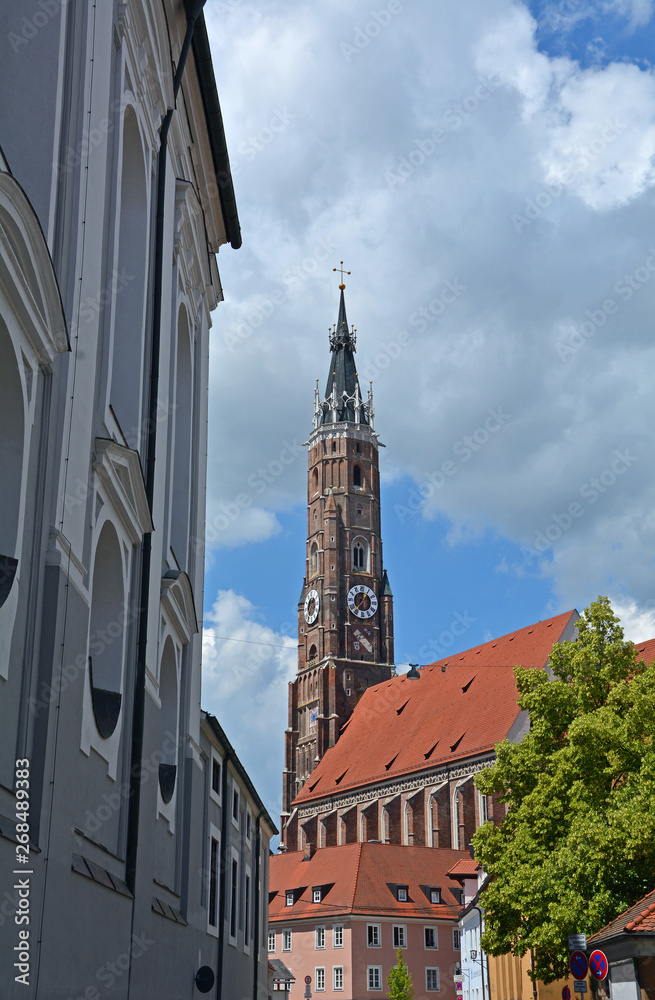 Fototapeta premium Altstadt und Martinskirche Landshut