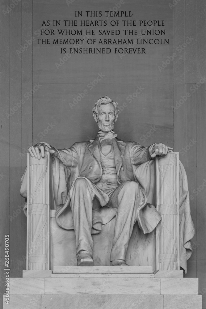 Fototapeta premium WASHINGTON, DC - AUGUST 06, 2014: The Lincoln Statue, the Lincoln Memorial, white marble, medium shot seated
