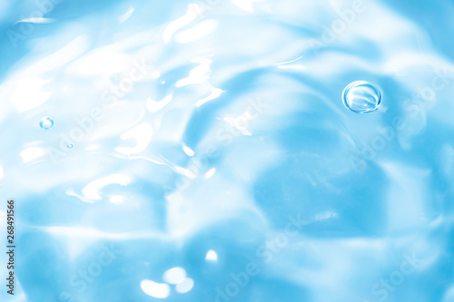 水の泡と水面、水中の素材。健康や医療、環境、ライフスタイルのイメージ。