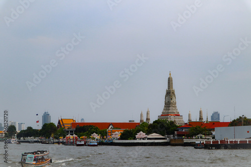 Bangkok, Thailand - May 18, 2019: Wat Arun, locally known as Wat Chaeng, is situated on the west (Thonburi) bank of the Chao Phraya River. It is easily one of the most stunning temples in Bangkok © Weerayuth