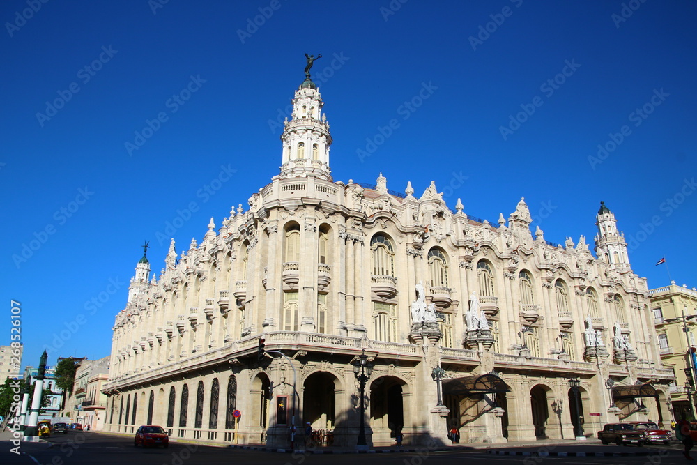 Fototapeta premium Großes Theater von Havanna- Kuba