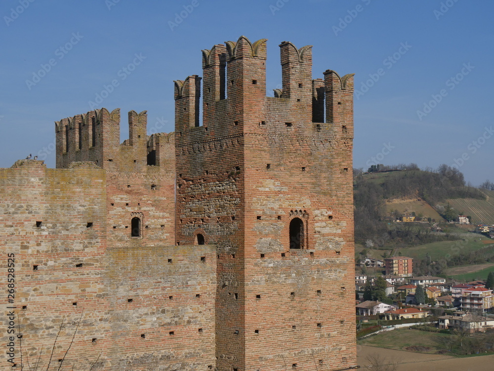 Visconti Castle in Castell'Arquato. Visconti Castle was the seat of the Visconti garrison and has a quadrangular plan with four towers, a mastio and a ditch with two entrances. 
