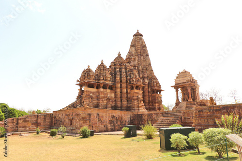 Foto Khajuraho is known for its ornate temples that are spectacular piece of human imagination, artistic creativity, magnificent architectural work and deriving spiritual peace through eroticism