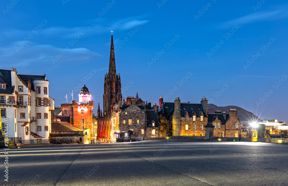 Obraz premium View over the Esplanade and the Hub in Edinburgh Scotland at Night