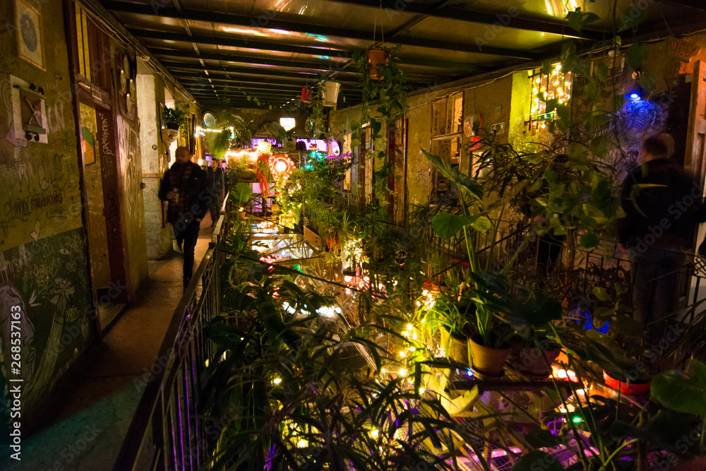 Naklejka premium Szimpla ruin pub