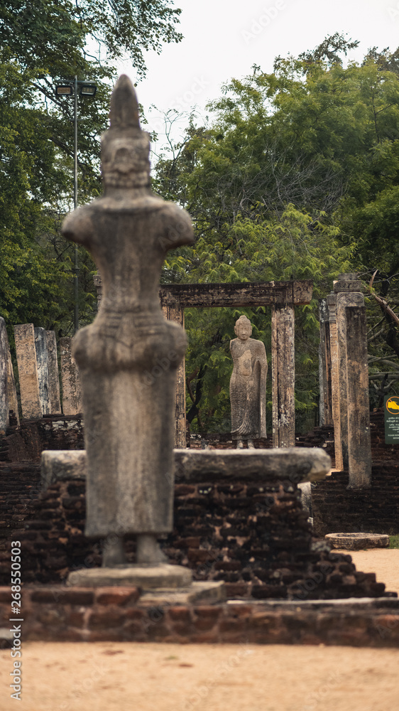 Obraz premium Ancient buddhist kingdom ruin in Polonnaruwa, Sri Lanka
