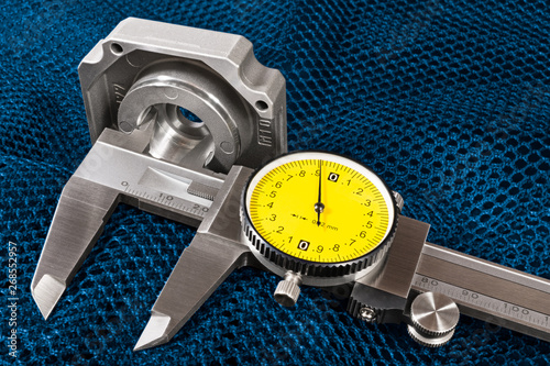 Quadro em tela Caliper jaws closeup