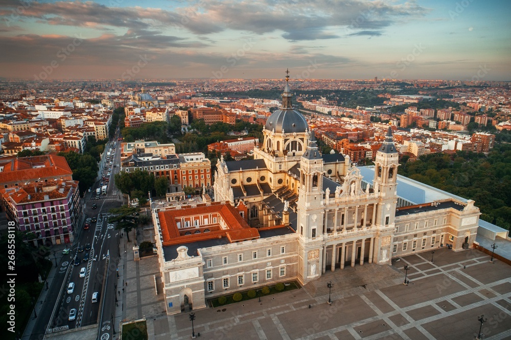 Fototapeta premium Madrid Almudena Cathedral aerial view