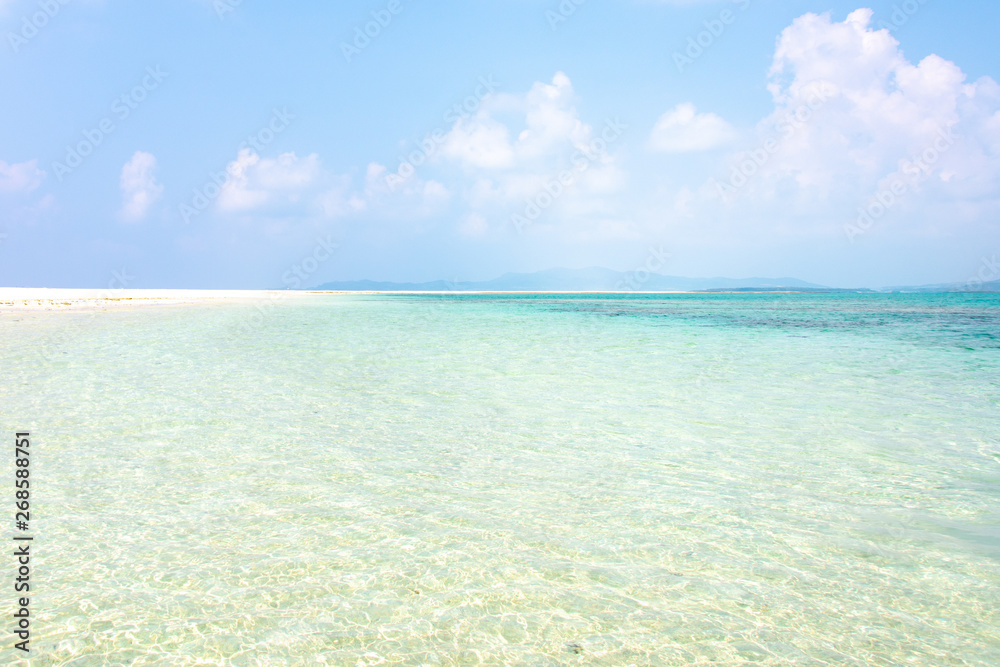 久米島・はての浜　美しい海と砂浜と青空