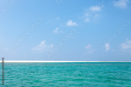 久米島・はての浜　美しい海と砂浜と青空 © dah_keni