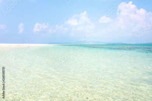 久米島・はての浜 美しい海と砂浜と青空