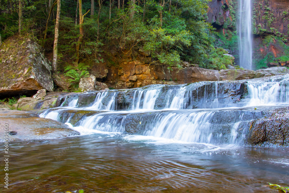 Obraz premium Belmore Water Falls, New South Wales. Cascading Water on Rocks and Pond.
