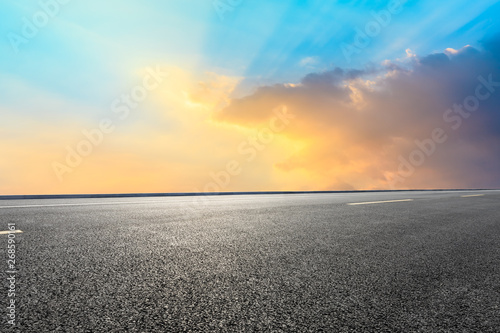 Empty road and sky nature landscape © ABCDstock