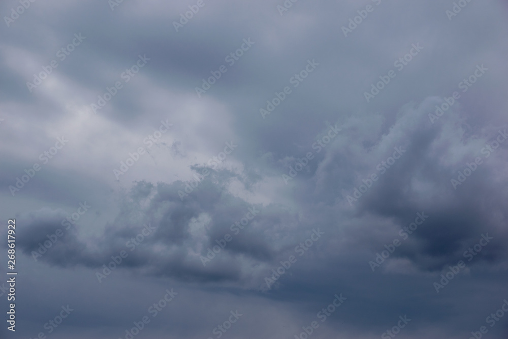Obraz premium dramatic blue sky with white clouds
