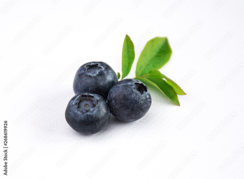 Owoce borówki z liśćmi blueberry Owoce borówki z liśćmi blueberry