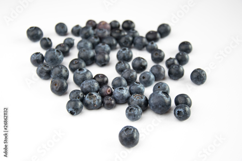 Owoce borówki z liśćmi blueberry