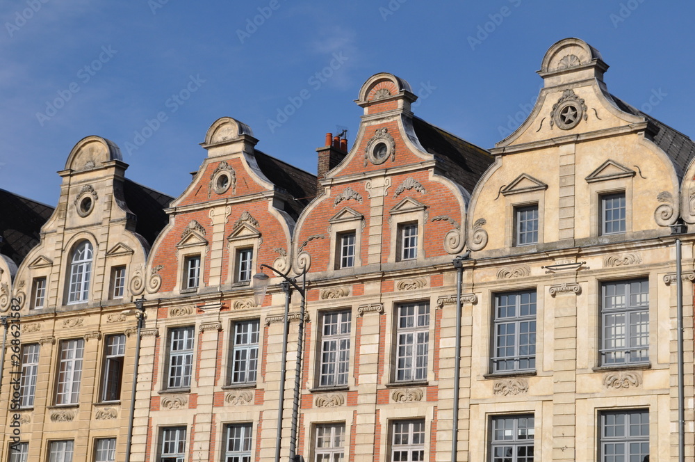 La place des Héros à Arras et ses façades baroques.
