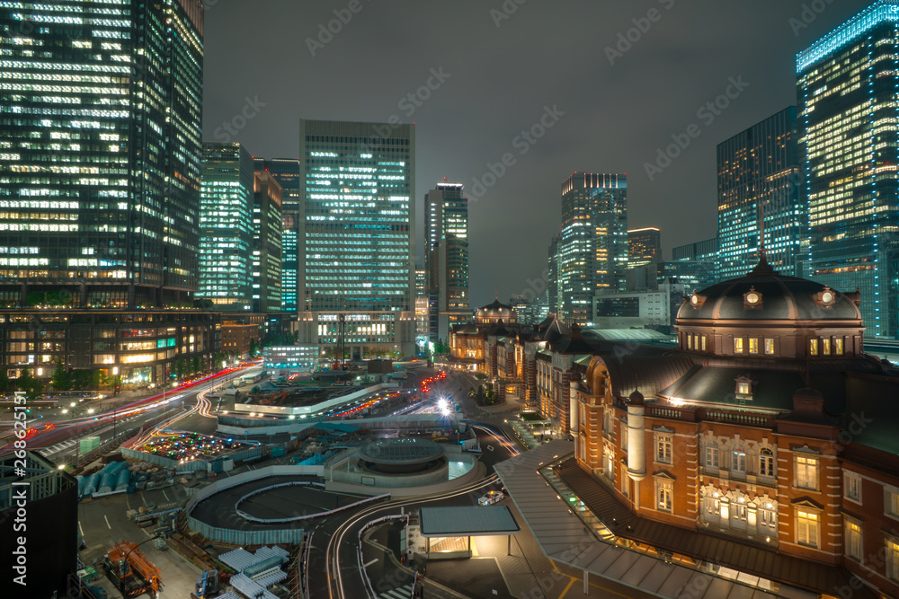 東京駅の夜景と光跡
