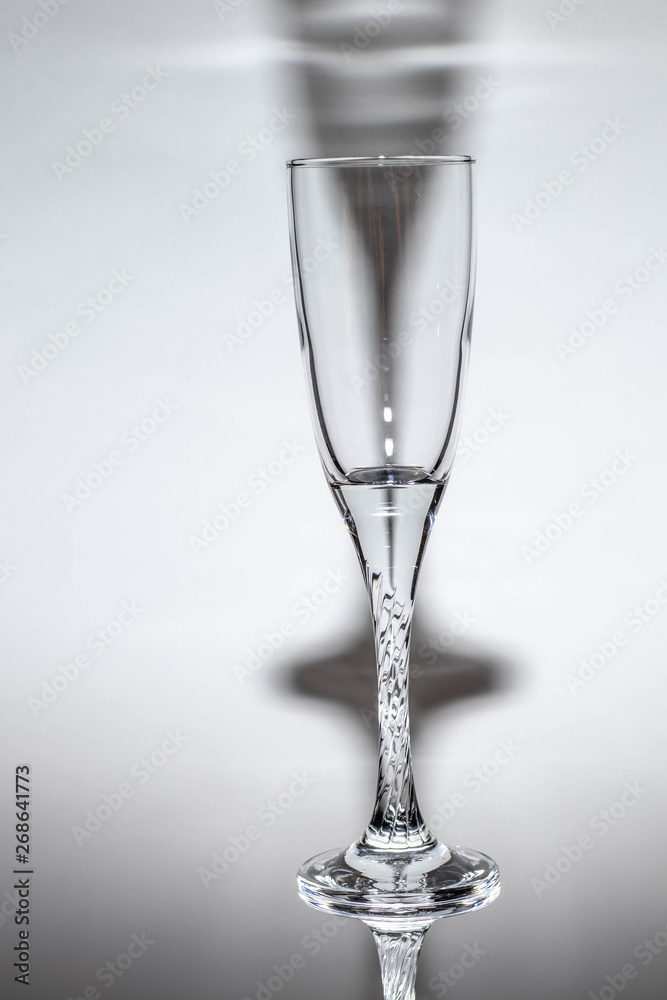 Obraz premium empty wine glass of champagne
