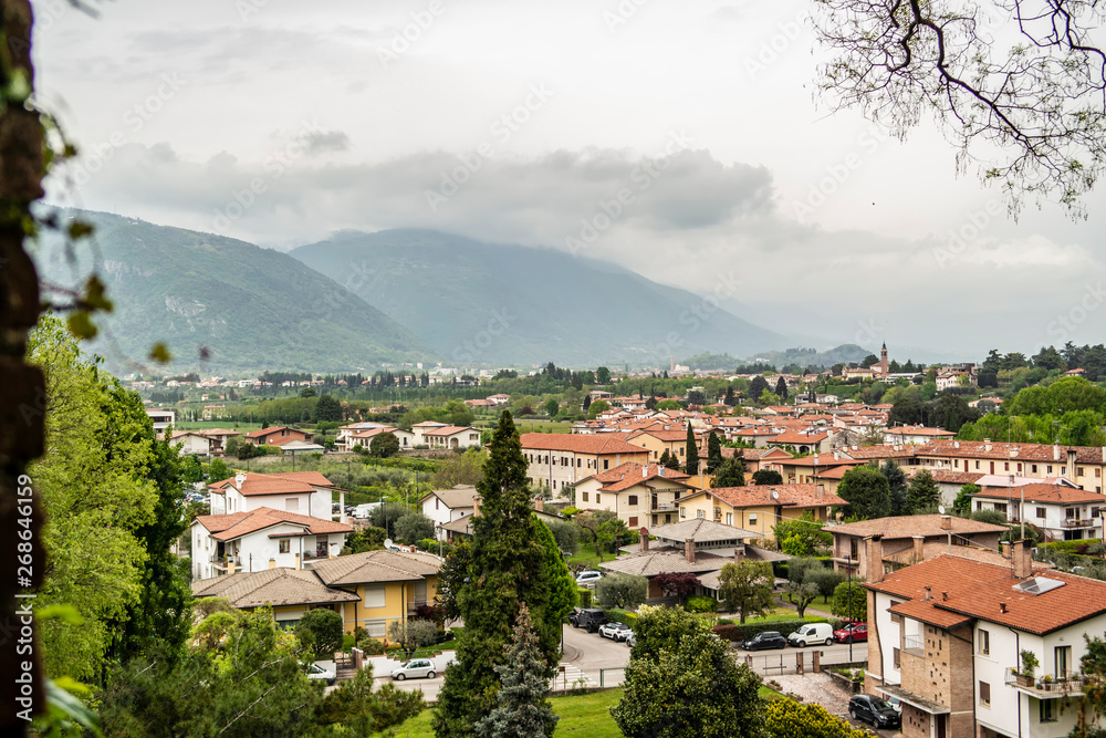 Fototapeta premium Widok z zamku Ezzelini w Bassano del Grappa, Vicenza - Włochy