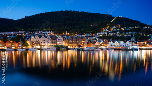 Fototapeta Naklejka Na Ścianę i Meble -  Bergen at night