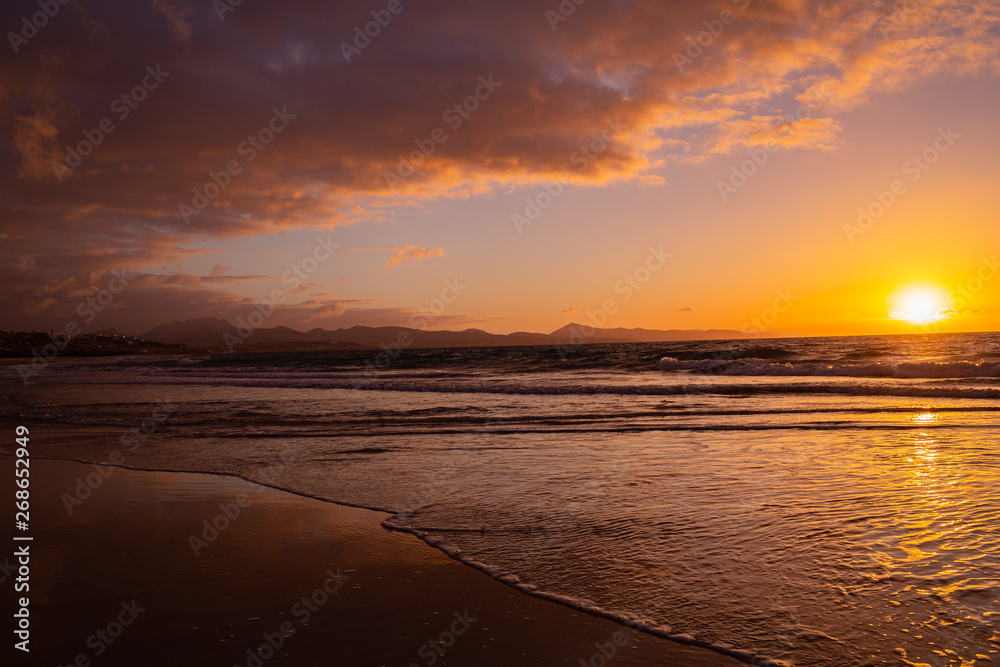 Fototapeta premium sunrise at the sea