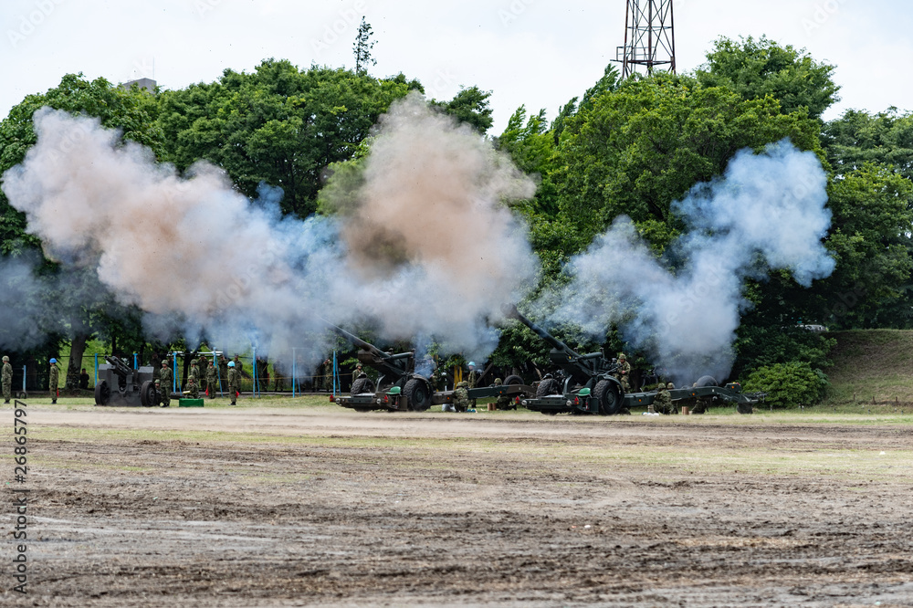 Fototapeta premium 砲撃